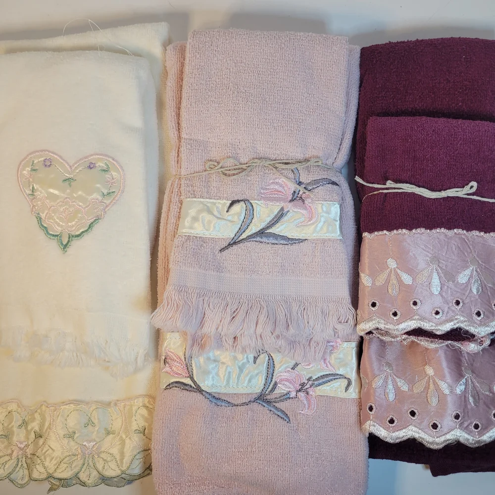 Embroidered Decorative Hand Towel Set - Granny Core Country